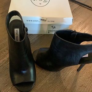 Steve Madden Cut-Out Leather Booties, Sz 8